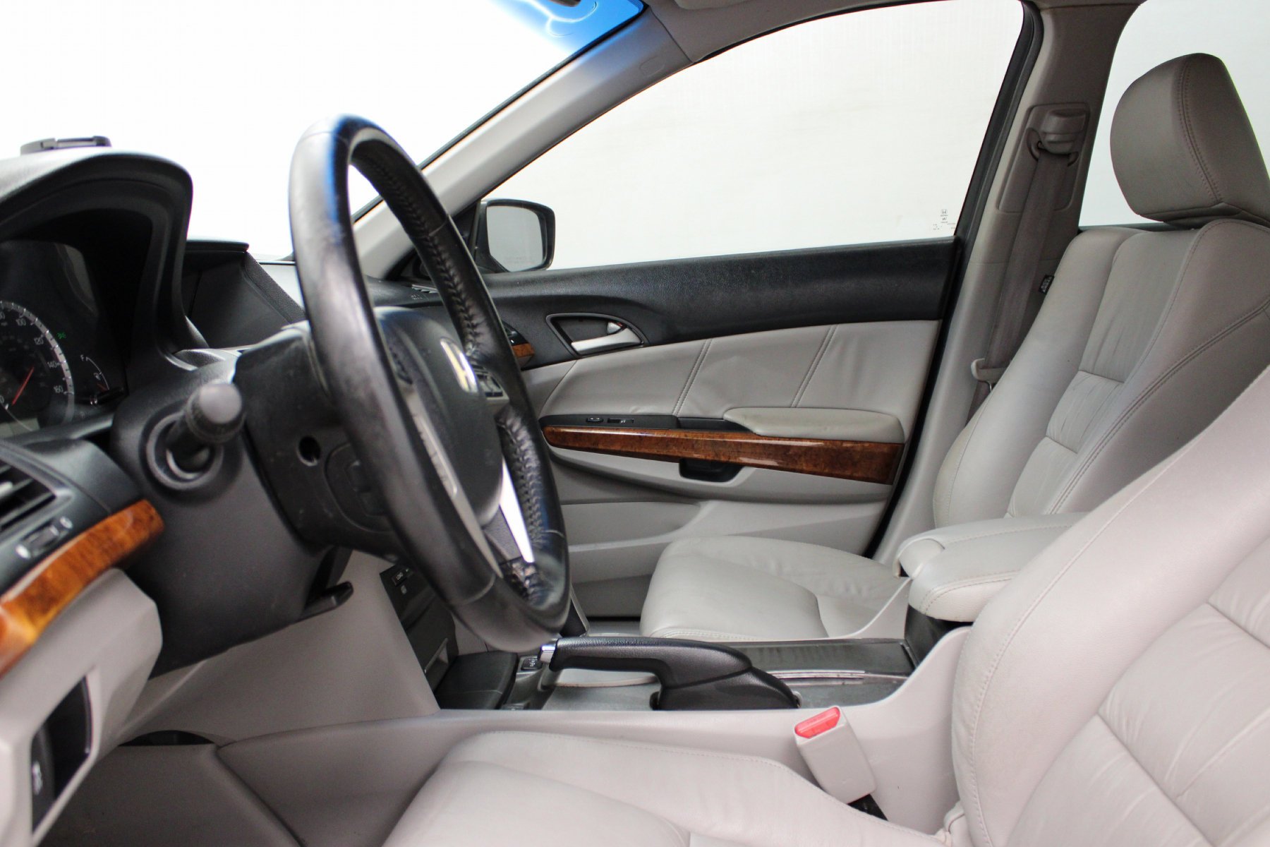 Used 2011 Alabaster Silver Metallic Honda 3.5 EX-L 4dr V6 Auto image 17