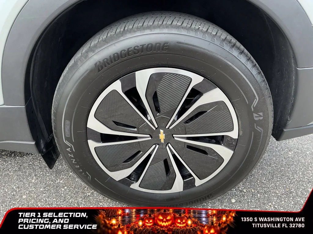 Used 2024 Sterling Gray Metallic Chevrolet LT image 20