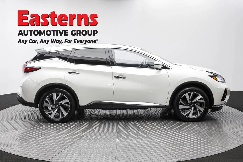 Used 2023 White Nissan SL image 4
