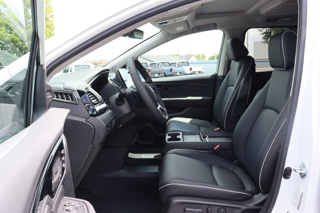 New 2027 Platinum White Pearl Honda Touring image 31