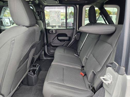 Used 2021 Gray Jeep Unlimited Sport Altitude image 10