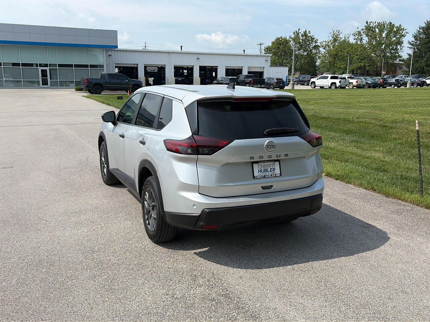 Used 2024  Nissan S image 3