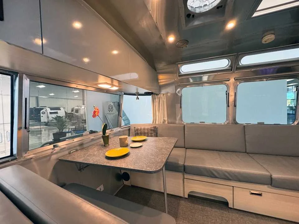 Used 2021 SILVER AIRSTREAM  image 7