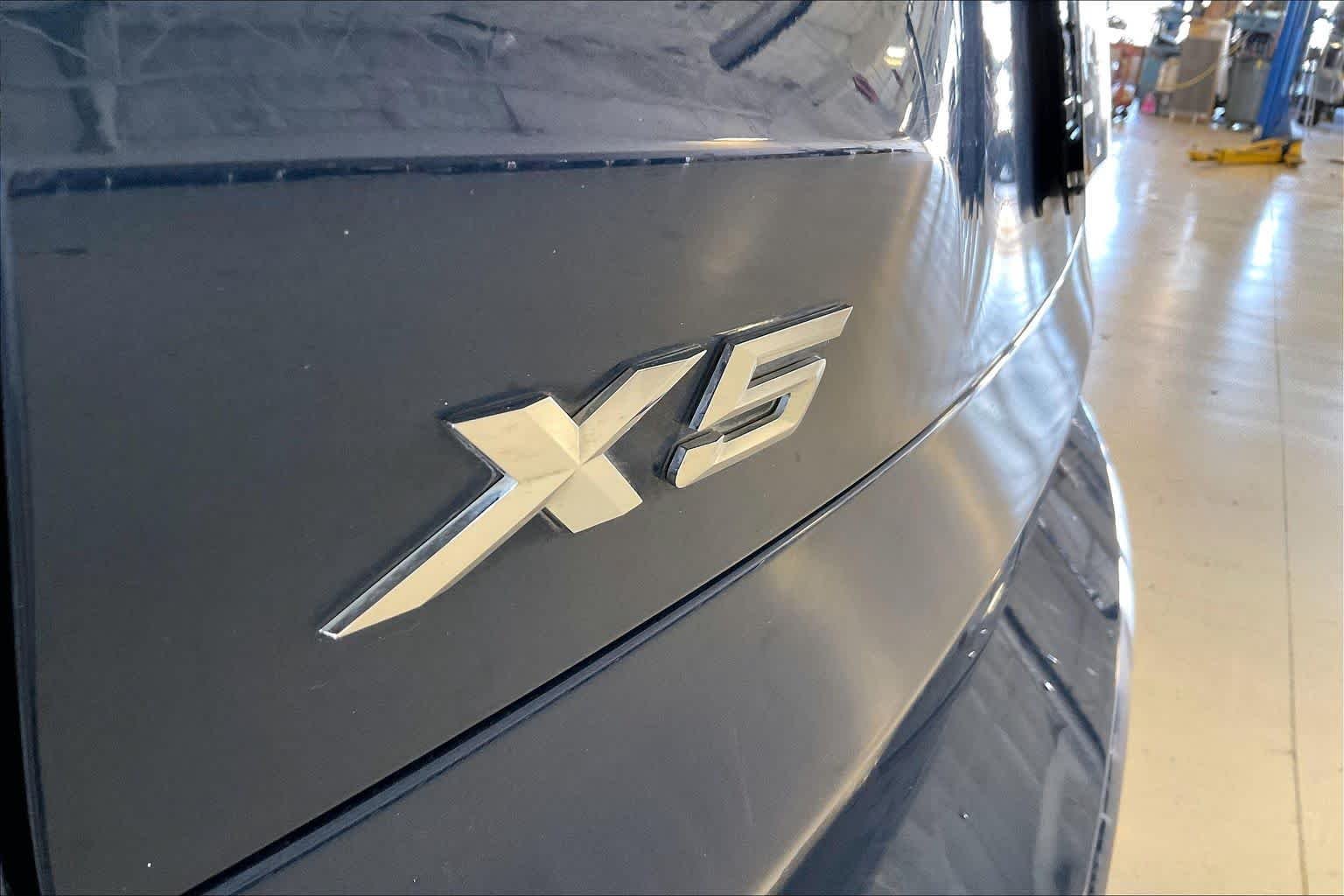 Used 2019 Phytonic Blue Metallic BMW xDrive50i image 9