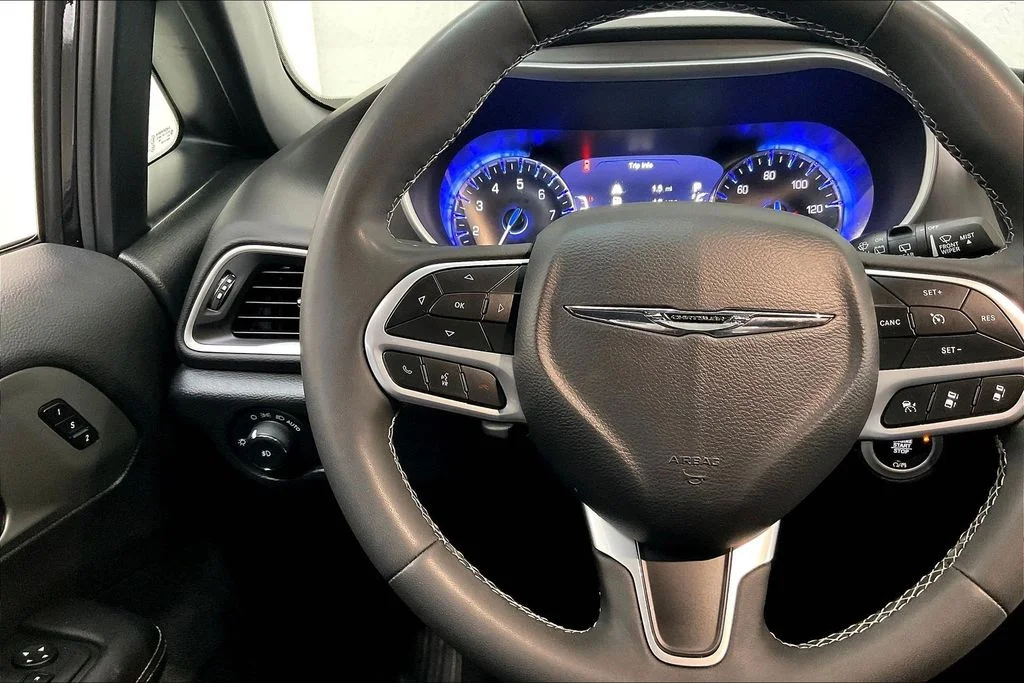 Used 2025 Black Chrysler Select image 16
