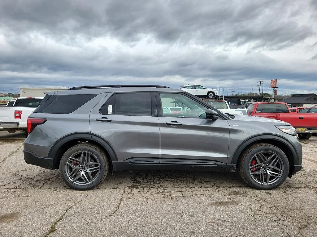 New 2026 Carbonized Gray Metallic Ford ST-Line image 6