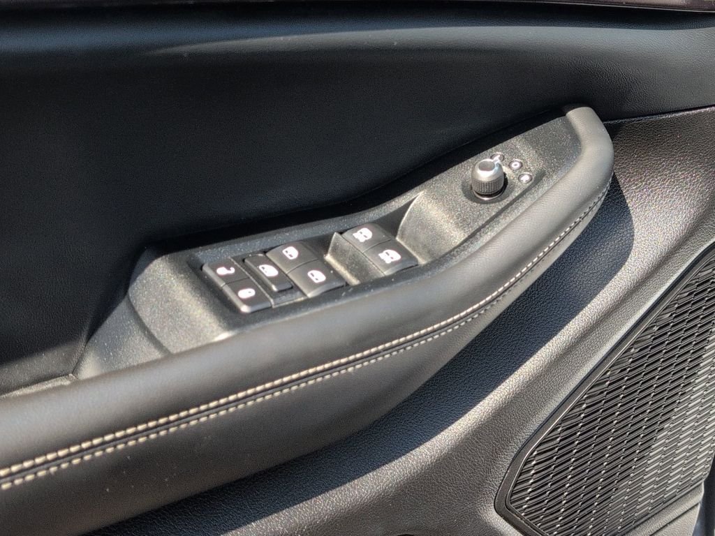 Used 2023 Gray Jeep Altitude image 9