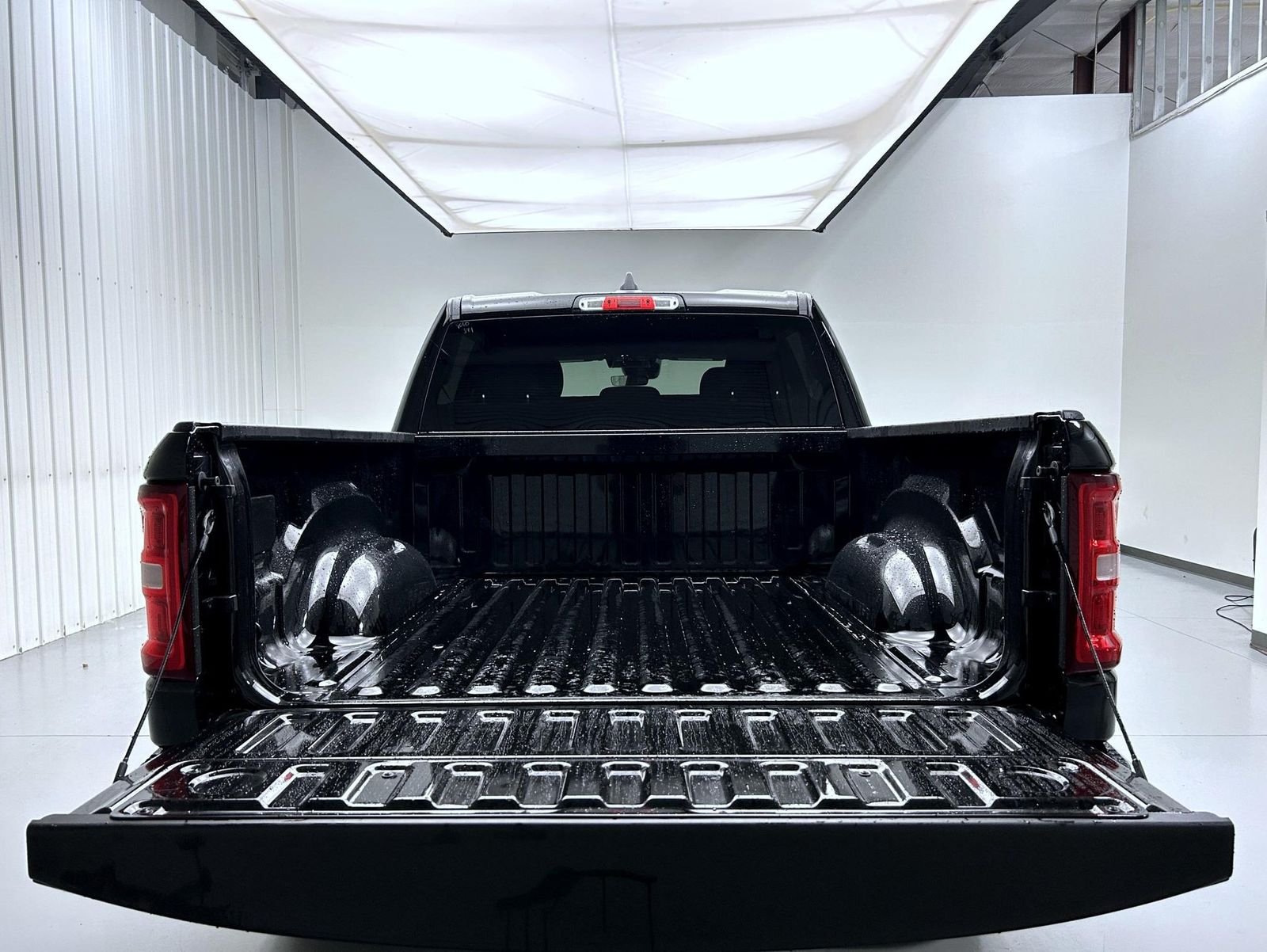 New 2026 Diamond Black Crystal Pearl-Coat Exterior Paint RAM Big Horn/Lone Star image 21