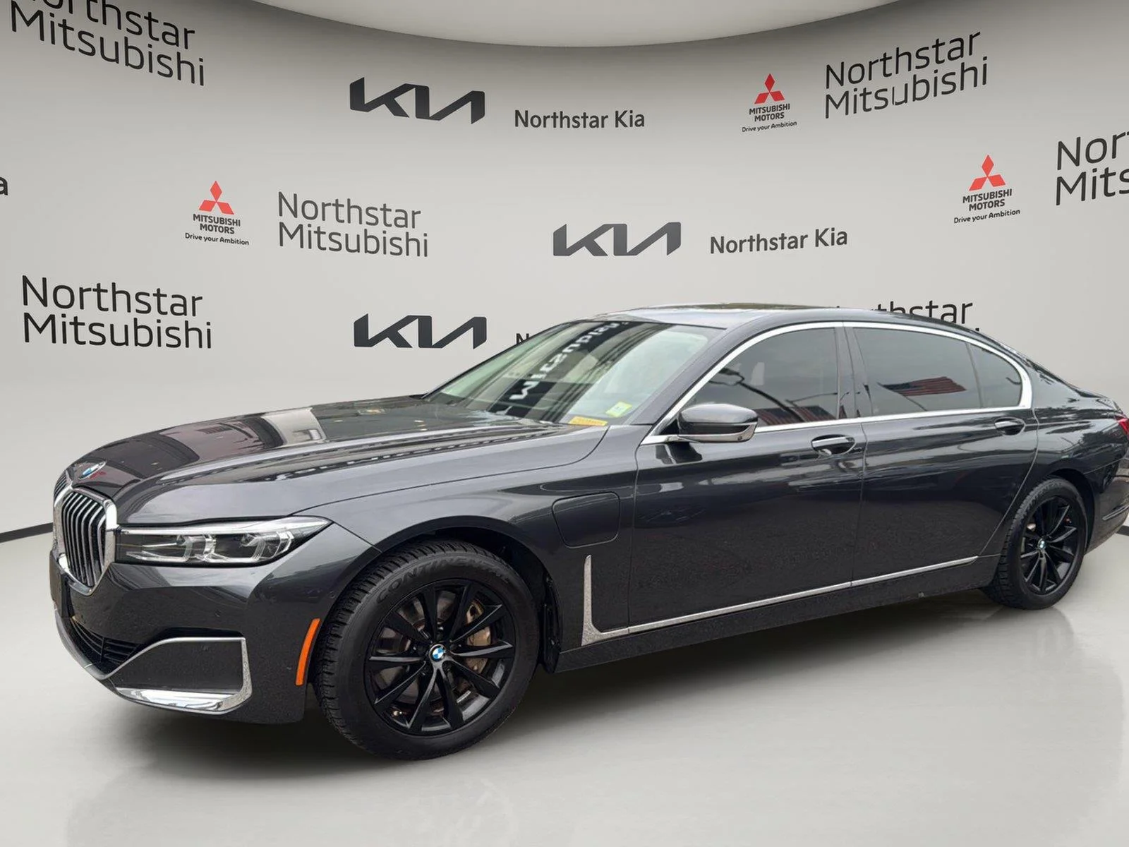 Used 2021 Dark Graphite Metallic BMW 745e xDrive image 2