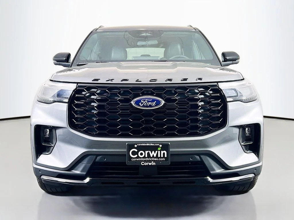 New 2026 Carbonized Gray Metallic Ford ST-Line image 4