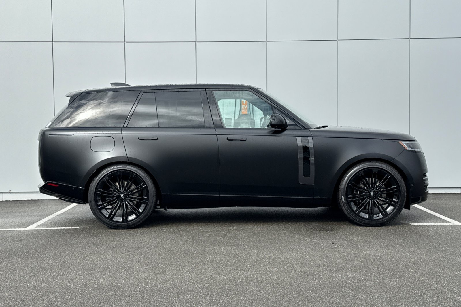 New 2027 Obsidian Black Satin Land Rover SE image 6