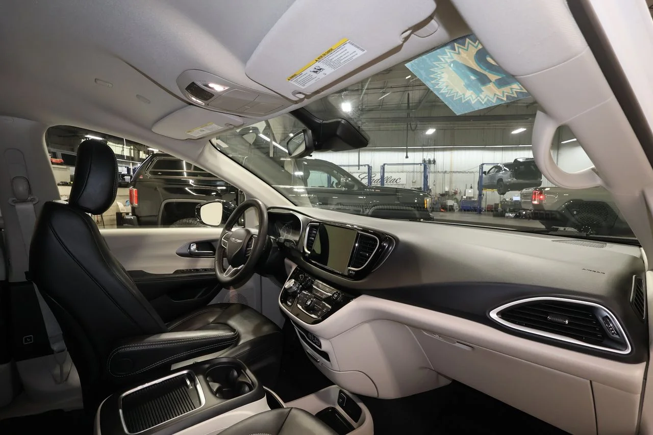 2024 Chrysler Pacifica Touring L - Photo 25