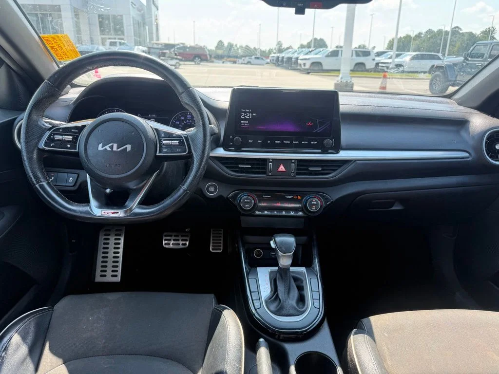 Used 2023 White Kia GT-Line image 9