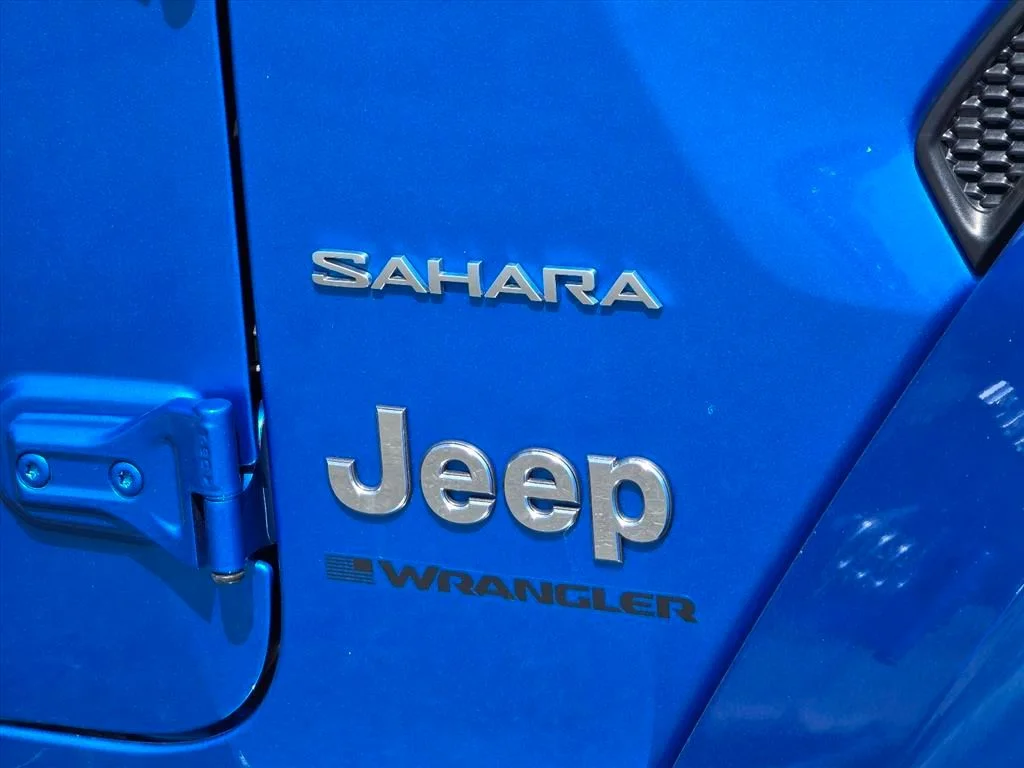 Used 2024 Blue Jeep Sahara image 14