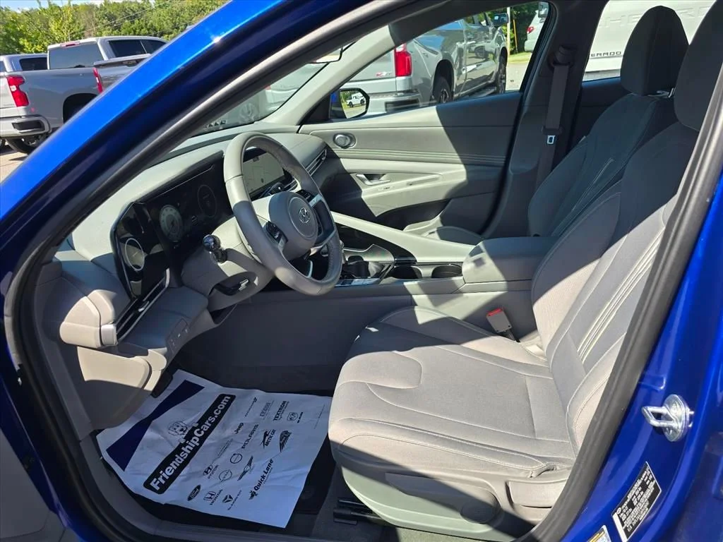 Used 2023 Blue Hyundai SEL image 11