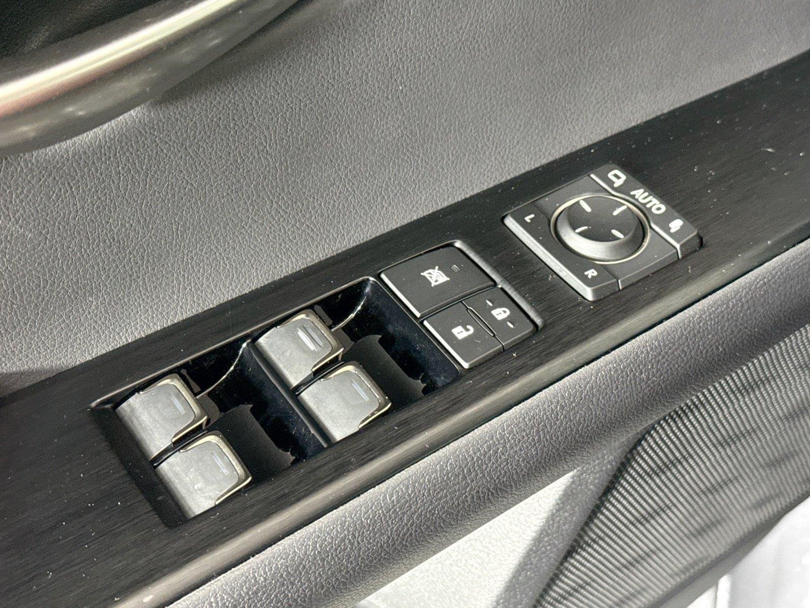 Used 2024 Iridium w/ Obsidian Roof Lexus UX 250h F SPORT Handling image 30
