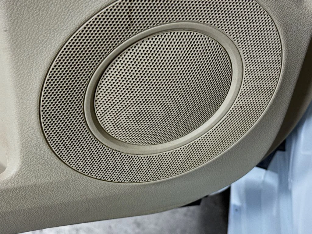 Used 2013 White Lexus 350 image 23