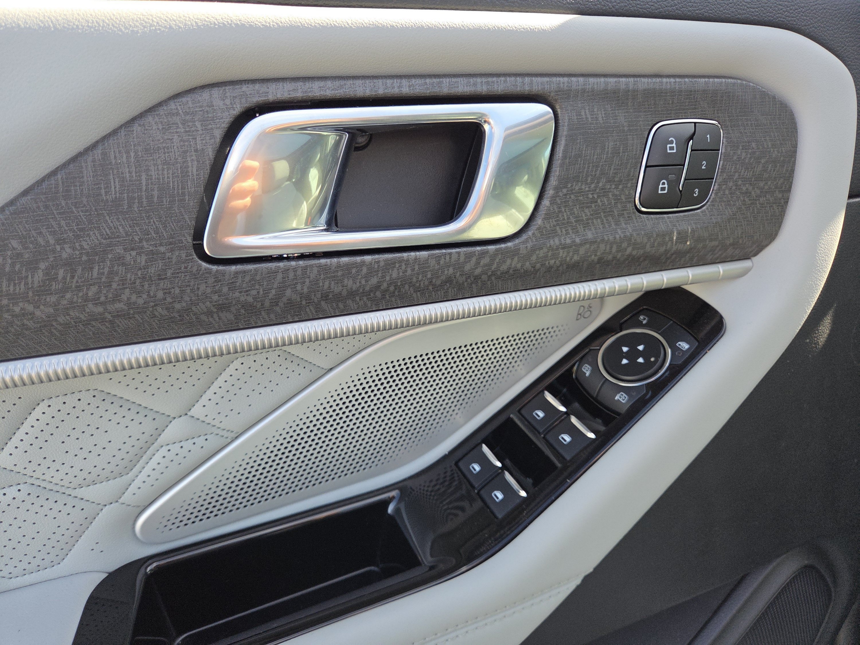 Used 2026 White Metallic Ford Platinum image 38