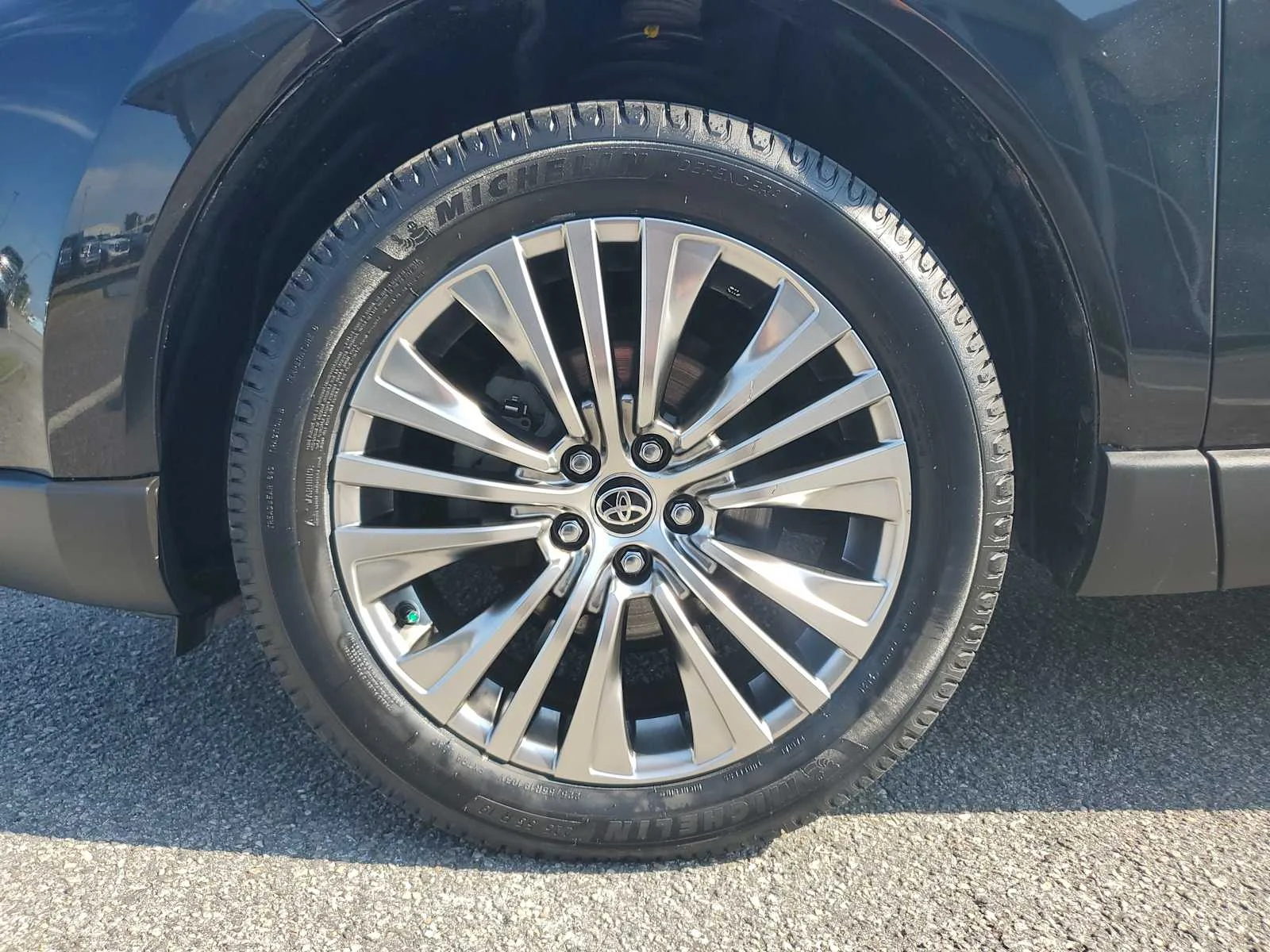 2022 Toyota Venza Limited - Photo 15