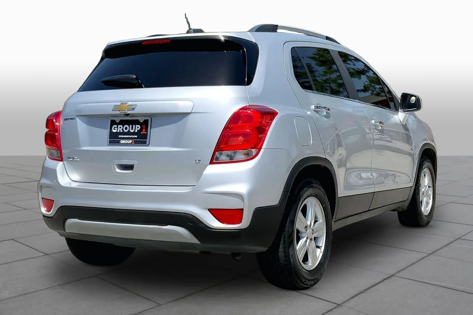 Used 2017 Silver Ice Metallic Chevrolet LT image 13