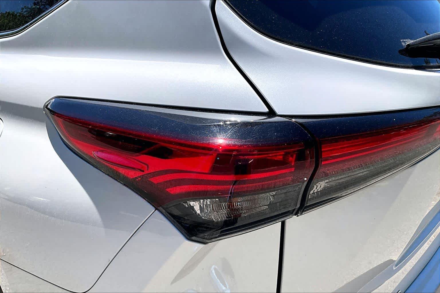 Used 2023 Wind Chill Pearl Toyota XLE image 28