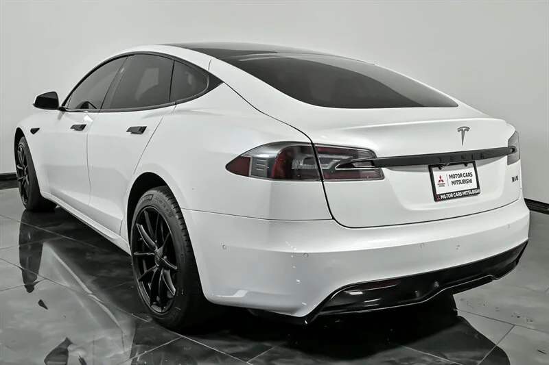 Used 2021 Pearl White Multi-Coat Tesla Plaid image 7