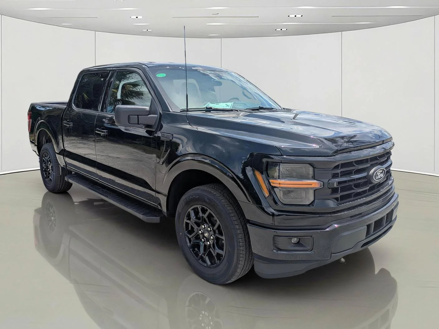 New 2026 Agate Black Metallic Ford XLT image 3