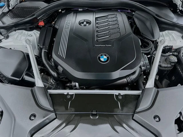 Used 2023 White BMW 540i image 31