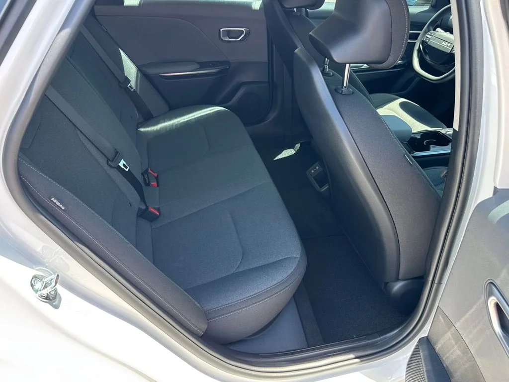 New 2026 Snow White Pearl Kia LXS image 15