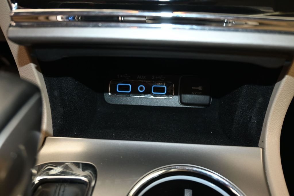 Used 2022 White Jeep Laredo E image 24