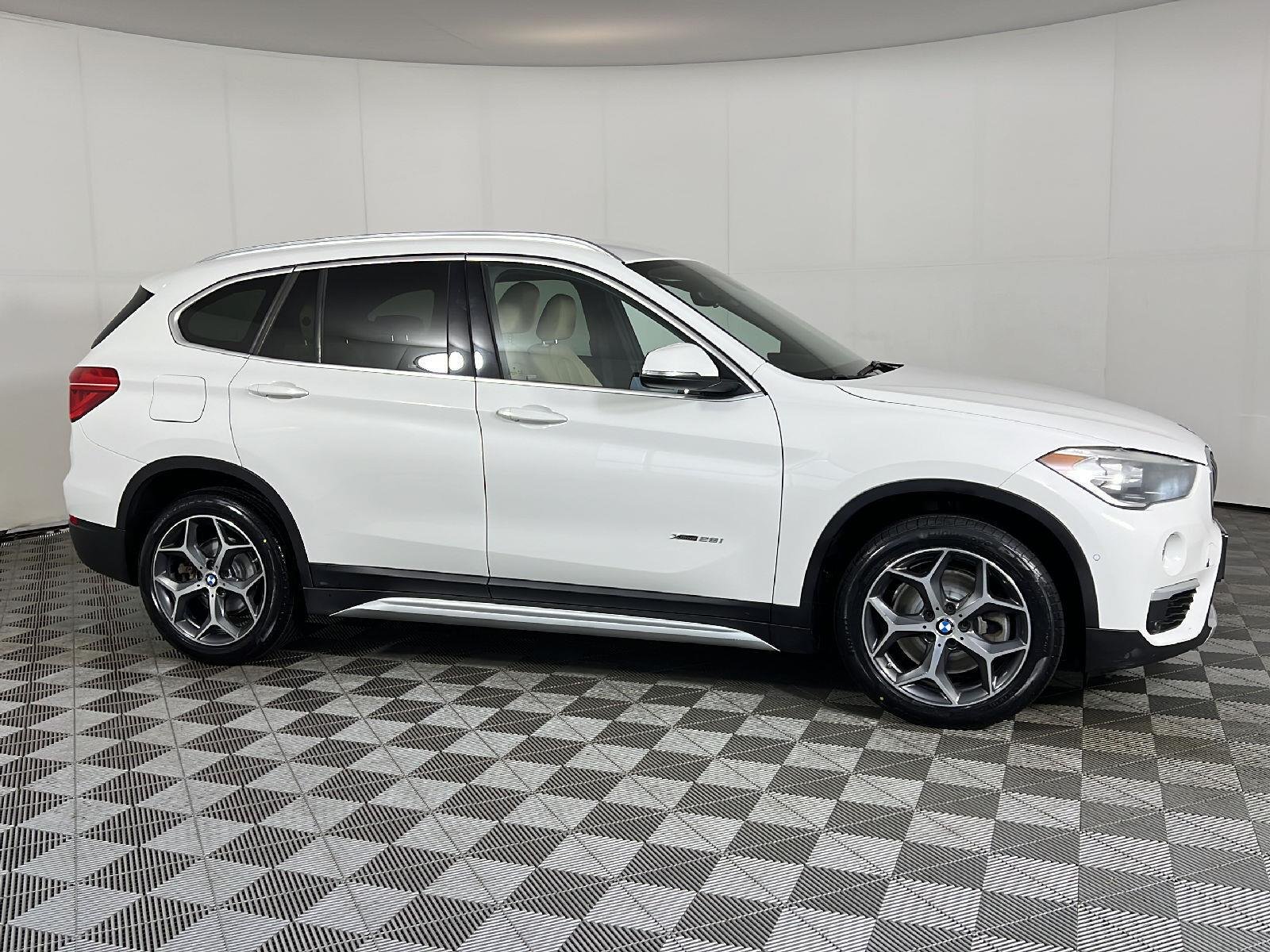 Used 2018 Alpine White Bmw  image 5