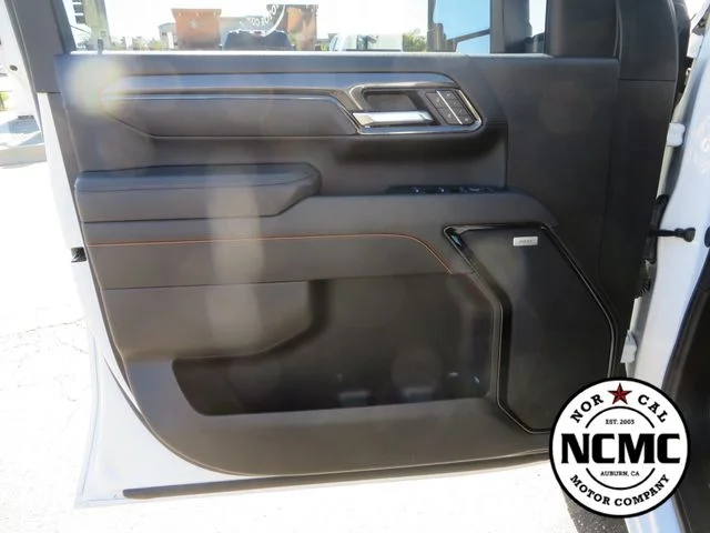 Used 2025 White GMC AT4 image 22