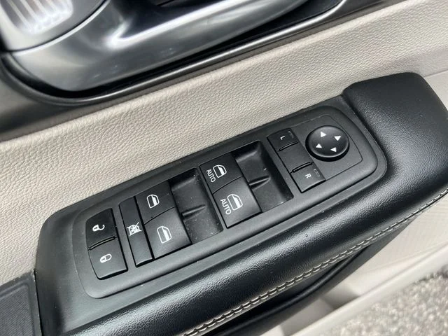 Used 2024 Silver Chrysler Touring L image 30