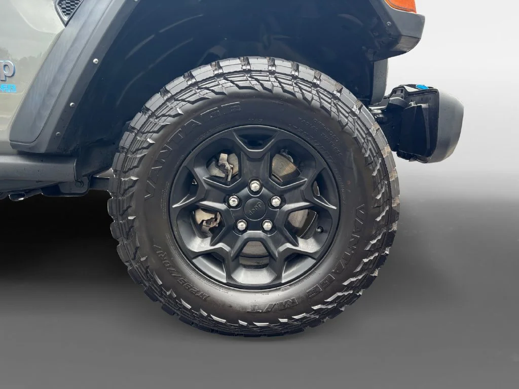 Used 2021 Gray Jeep Unlimited Rubicon 4xe image 17