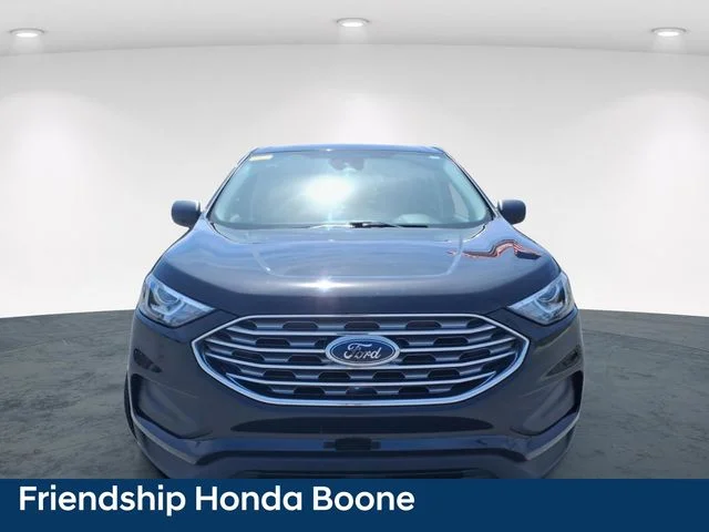 Used 2022 Black Ford SE image 4