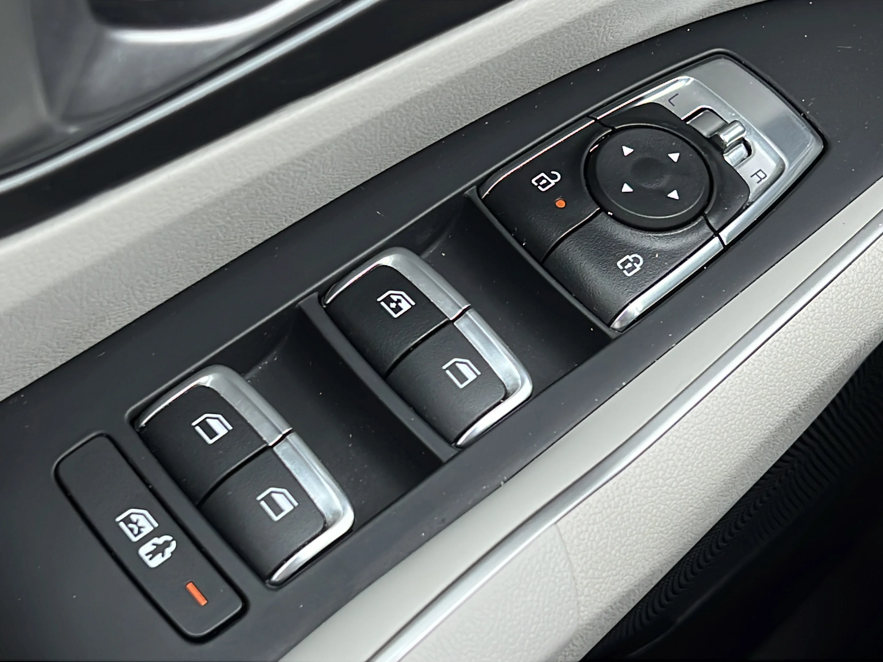 Used 2025 Wolf Gray Kia EX image 23