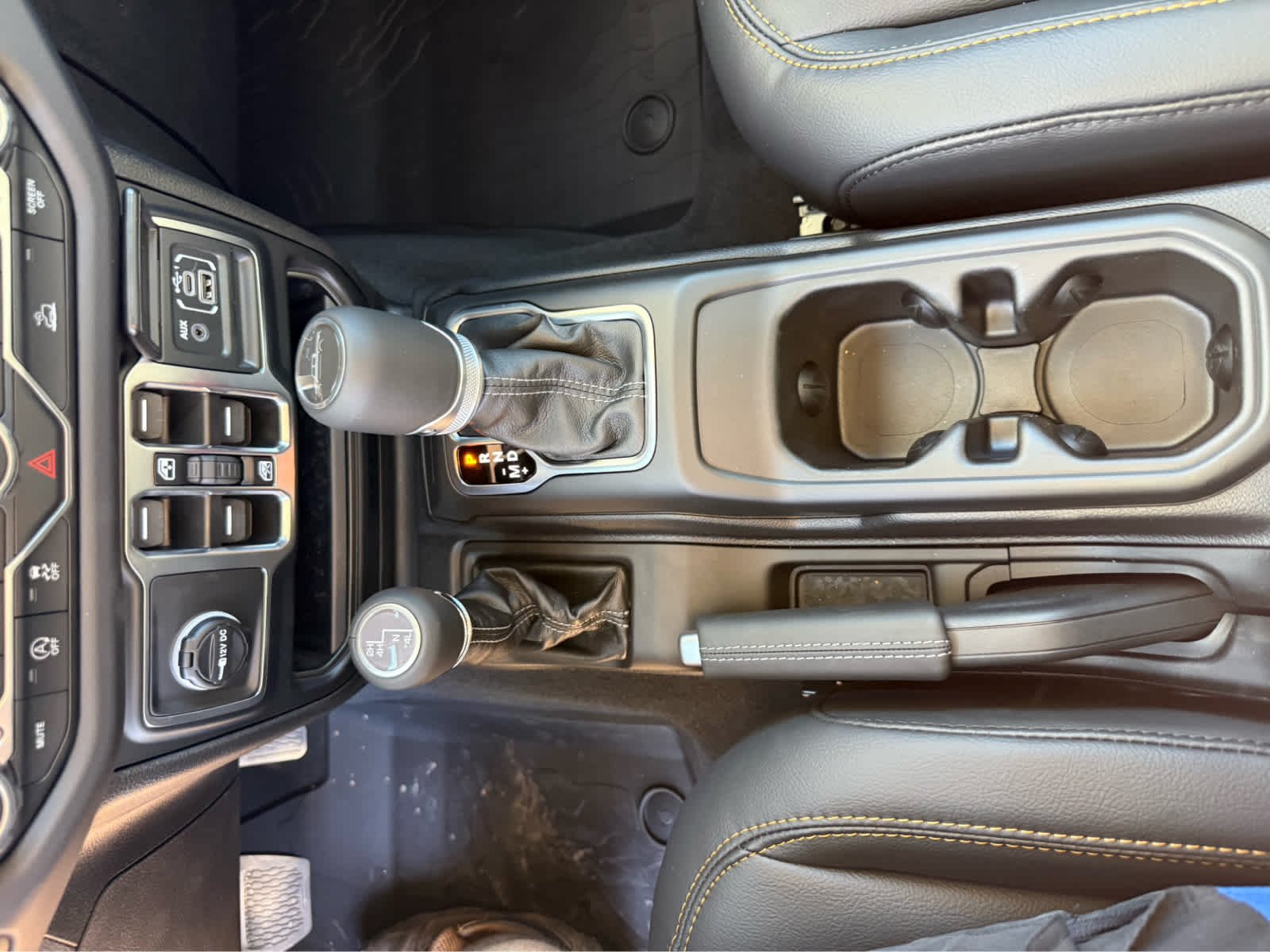 New 2026 Granite Crystal Metallic Clearcoat Jeep Texas Trail image 21