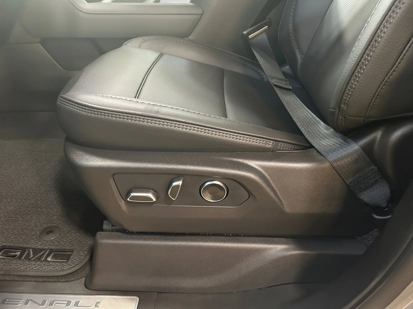 New 2026 Sterling Metallic GMC Denali image 15