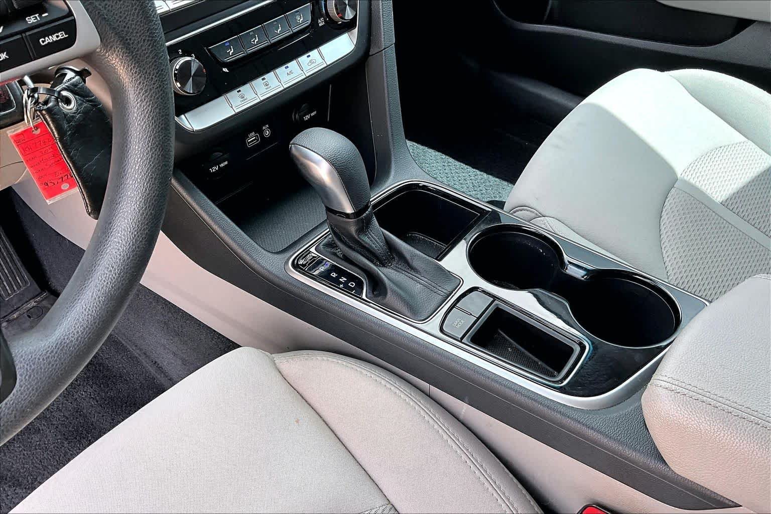 Used 2019 Phantom Black Hyundai SE image 15