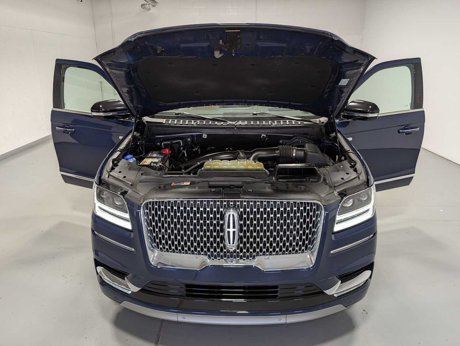 Used 2020 Rhapsody Blue Lincoln Reserve image 14