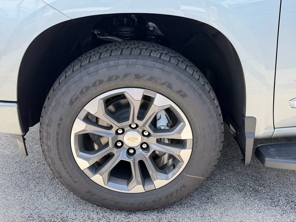New 2026 Sterling Gray Metallic Chevrolet High Country image 9