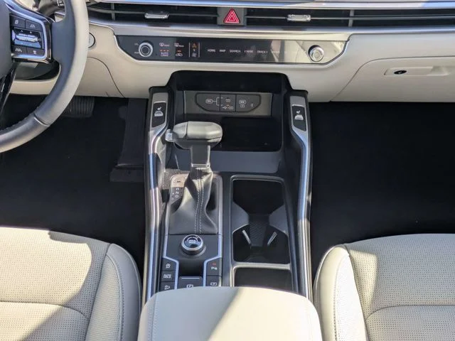 New 2025 Glacial White Pearl Kia S image 18
