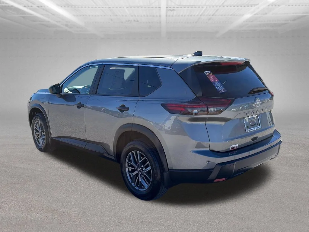 Used 2024 Gray Nissan S image 4