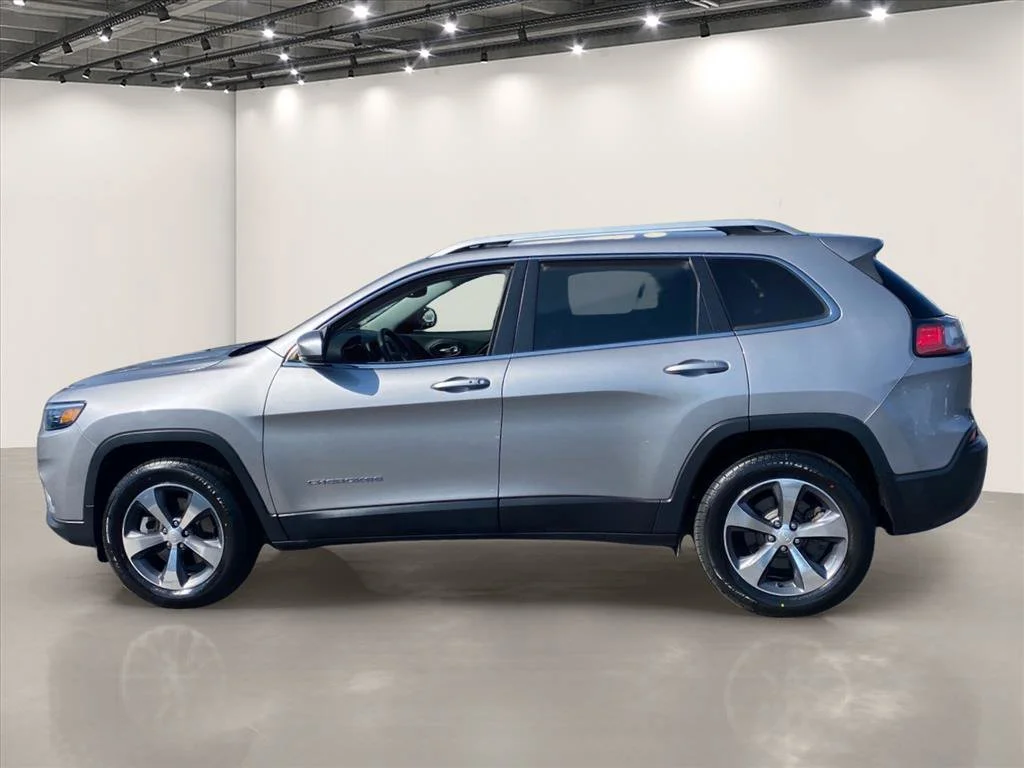 Used 2020 Billet Silver Metallic Clearcoat Jeep Limited image 4