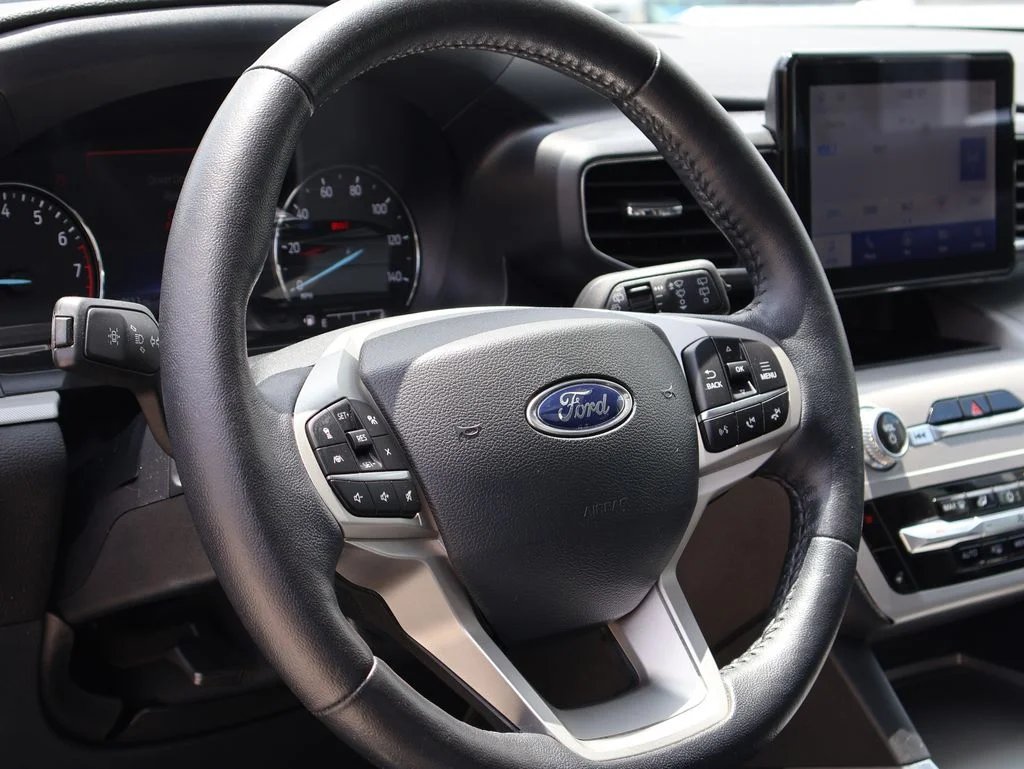 Certified Used 2023 Gray Metallic Ford XLT image 28