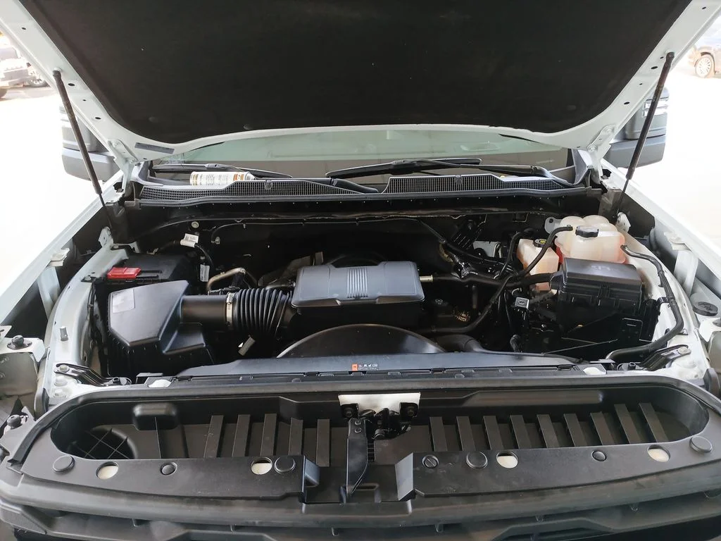 Used 2025 White Chevrolet Work Truck image 31