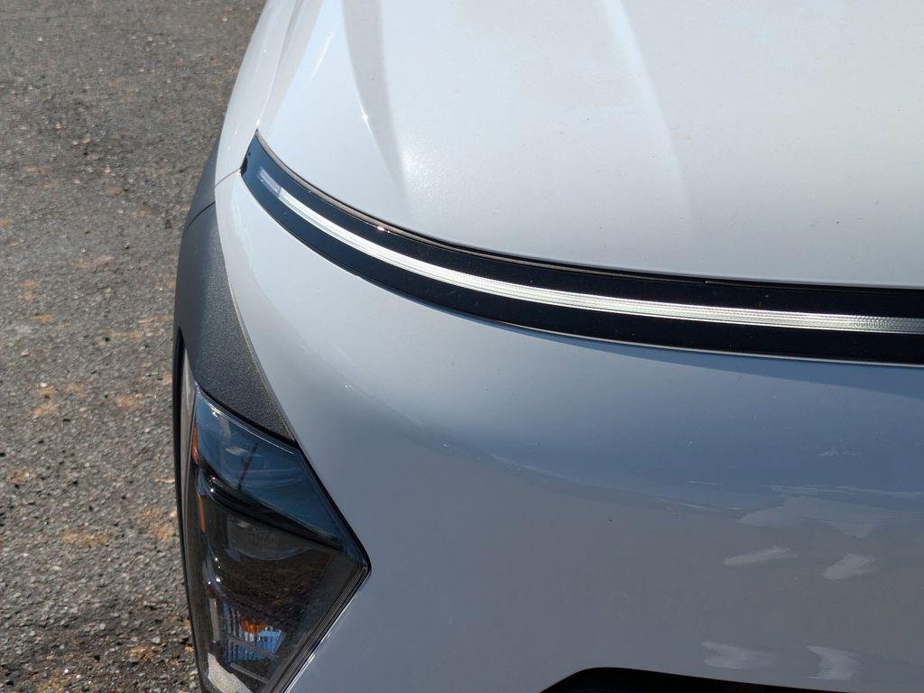 New 2026 White Hyundai SEL Sport FWD image 9