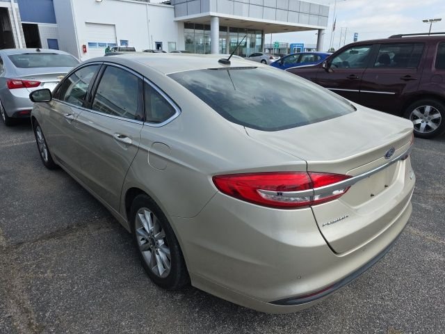 Used 2017 Ford Fusion SE with VIN 3FA6P0HD2HR316806 for sale in O'Fallon, IL