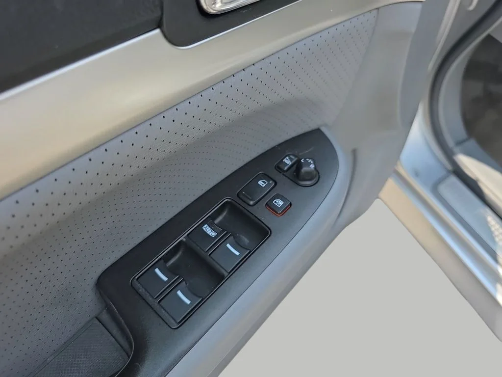 Used 2008 Silver Acura Base image 13