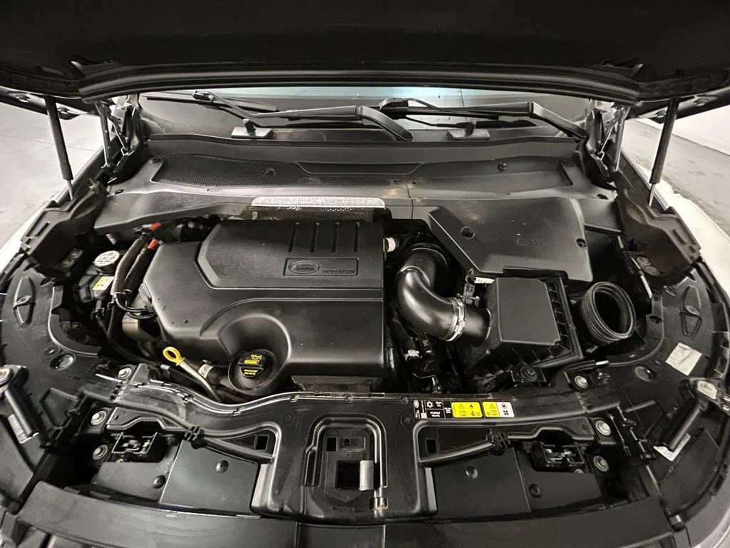 Used 2022  Land Rover S image 21